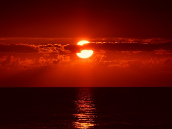 Mơ thấy mặt trời may hay xui đánh con gì tiền tràn về bờ?