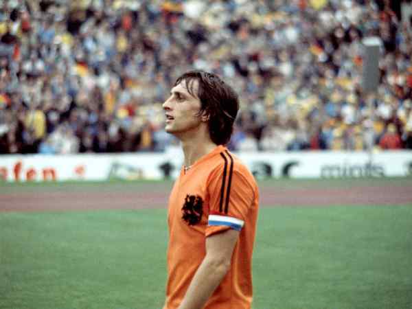 Cầu thủ áo số 14 xuất sắc nhất, Johan Cruyff – Vị thánh của bóng đá hiện đại