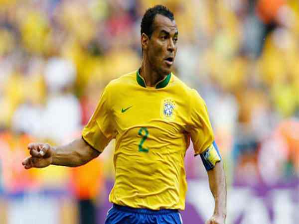 Cafu thủ lĩnh của đội tuyển Brazil