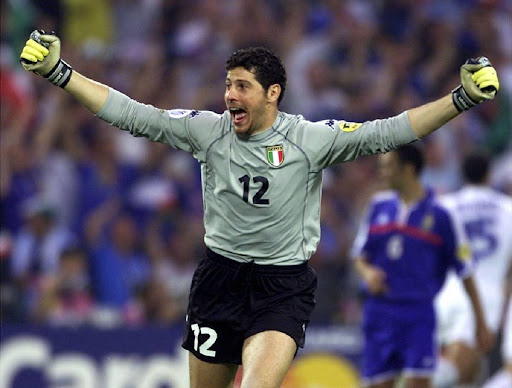 Francesco Toldo góp mặt trong đội hình xuất sắc nhất Euro 2000