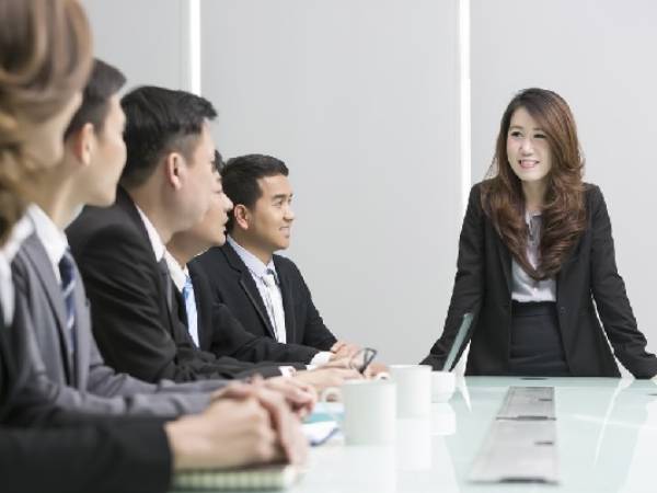 Ngủ mê thấy cấp trên đến thăm nhà