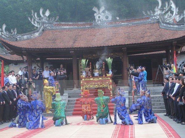 Mơ thấy đi lễ đền vào ngày lễ lớn