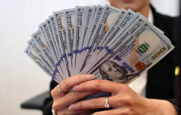 Mơ thấy được cho tiền giấy