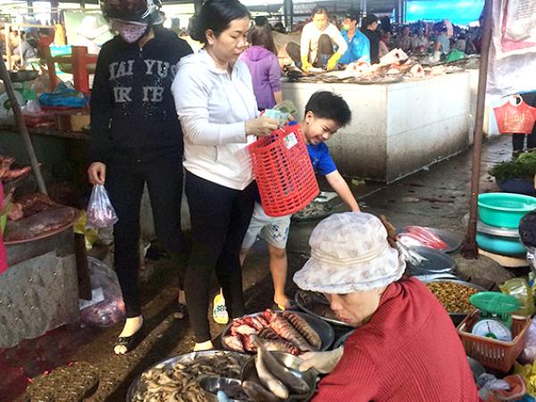 Nằm mơ thấy mua cá biển, cá khô là điềm báo tốt hay xấu?