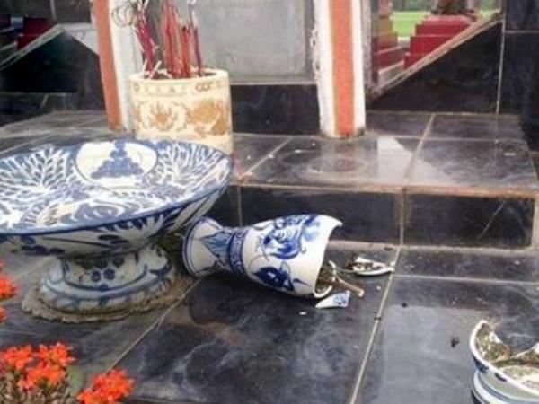 Cách hóa giải vận xui khi nằm mơ thấy bát hương bị đổ