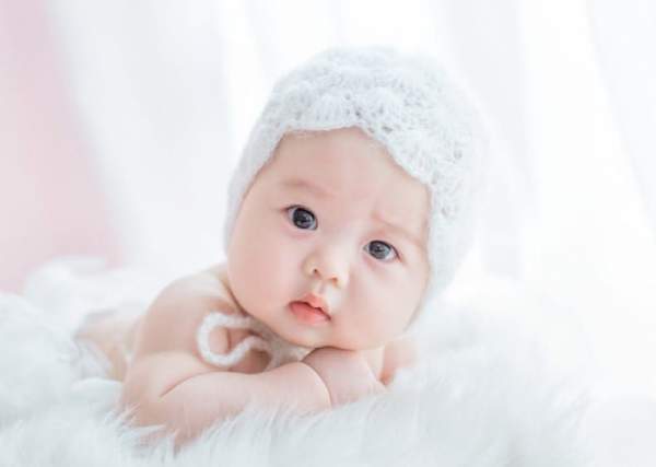 Nằm mơ thấy đẻ con gái rất xinh xắn, kháu khỉnh