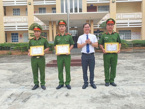 Nằm mơ thấy công an có số gì phát tài mang ý nghĩa gì Nằm mơ thấy công an có số gì phát tài mang ý nghĩa gì